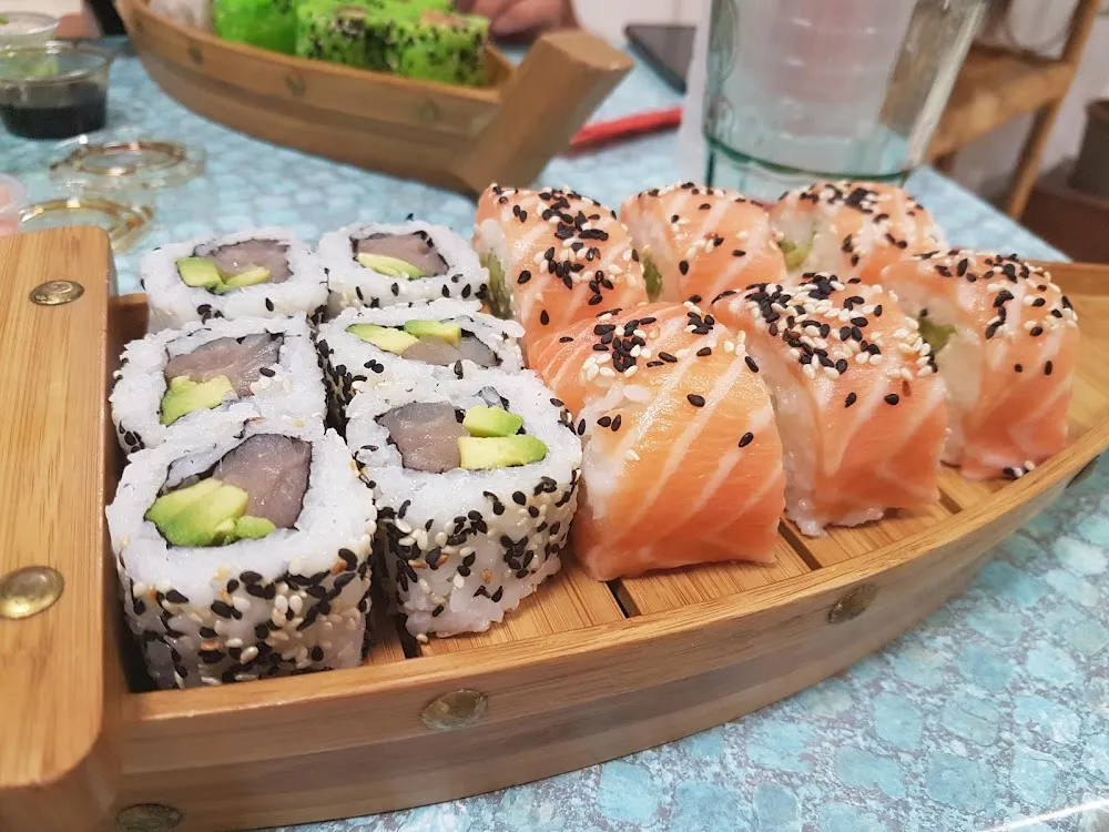 Saumon Roll Avocat Cheese California Thon Avocat